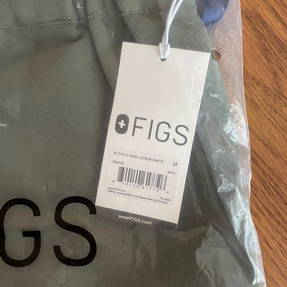 Brand new men’s Figs Pisco Basic Pants scrubs medium color moss